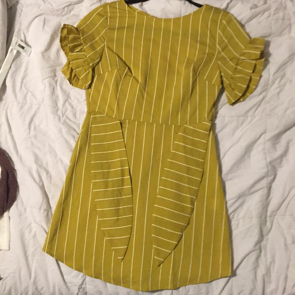 Yellowish strip dress w/ open back